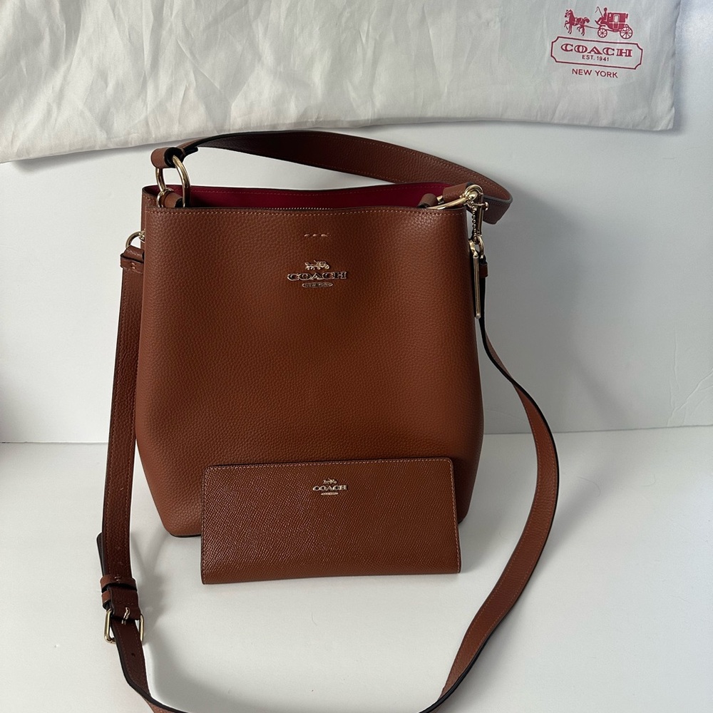 Coach Mollie Brown Leather Bucket  Bag with Wallet like new